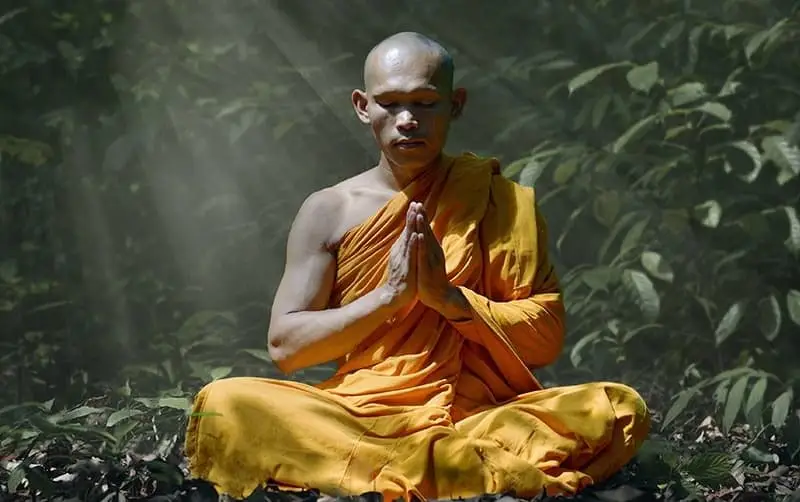 Người thiền định toát lên bình an.