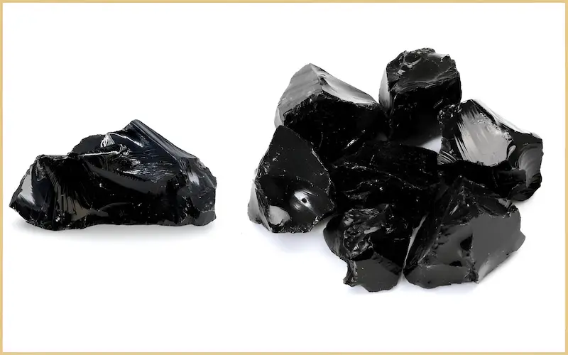 Đá Obsidian thô và đã chế tác