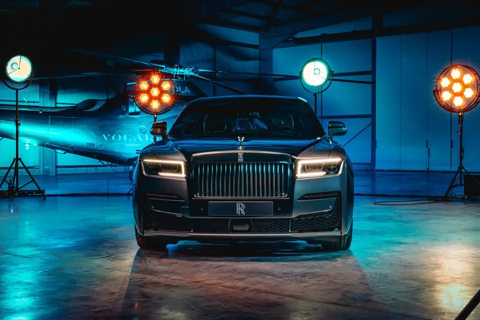 Rolls Royce sang trọng lung linh đêm.