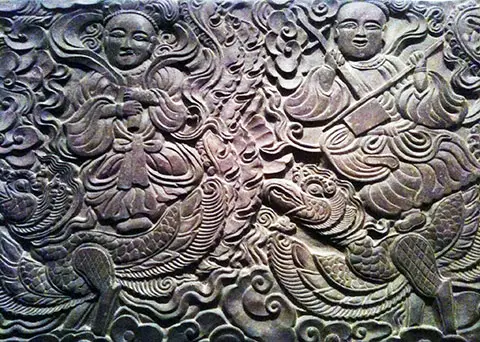 Phượng Hoàng Lửa Trong Phong Thủy: Khai Mở Khí Lực Tái Sinh Và Thịnh Vượng Vô Biên 4 Phượng Hoàng Rồng chạm khắc Á Đông truyền thống