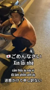 Xe máy hết xăng: Người bối rối giữa đường.