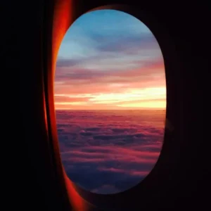 Người suy tư giấc mơ máy bay riêng trên bầu trời.