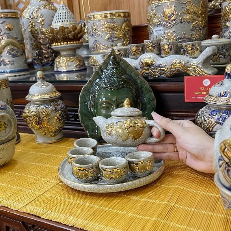 Ly Trà Thờ Cúng: Sắp Đặt Chuẩn Mực, Thành Kính Gia Tiên 4 Ly trà thờ cúng gốm sứ tinh xảo