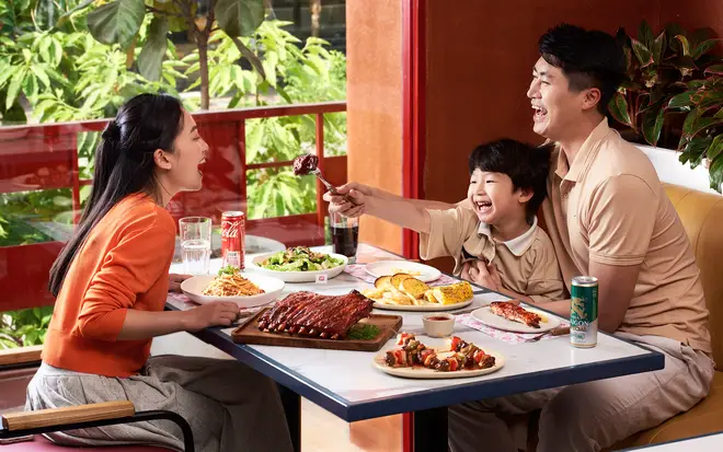 Nằm Mơ Bị Bắt Cóc: Giải Mã Điềm Báo & Hóa Giải Hiệu Nghiệm 6 Gia đình sum họp hạnh phúc