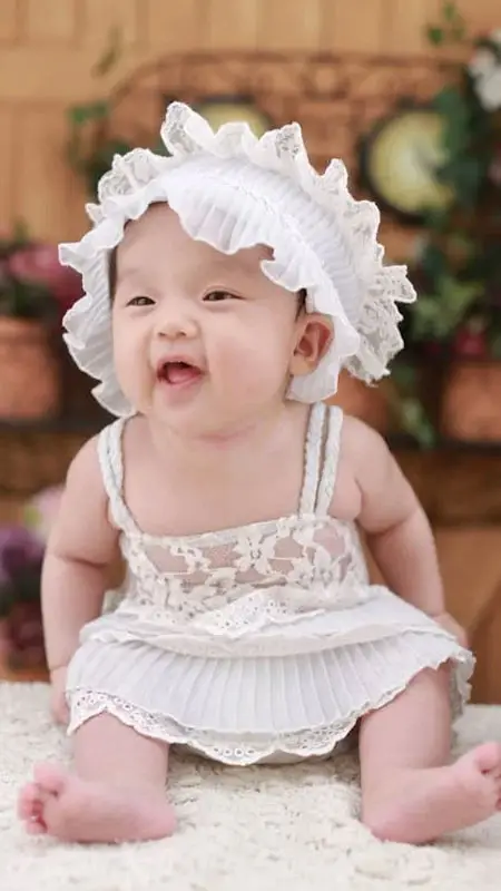 Bé đáng yêu và xinh xắn