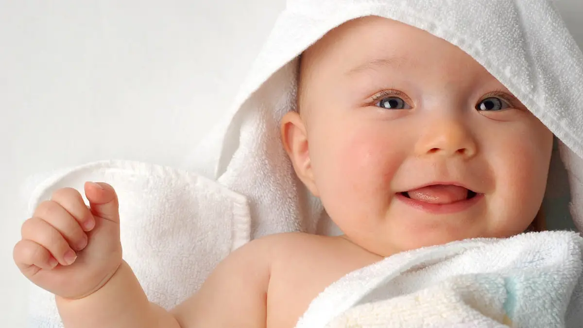 Bé Cười Hạnh Phúc Rạng Rỡ Đáng Yêu