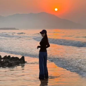 Người nhìn biển: Bình minh hy vọng.