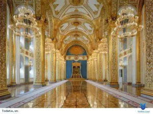 Cung điện nguy nga, tráng lệ dưới nắng