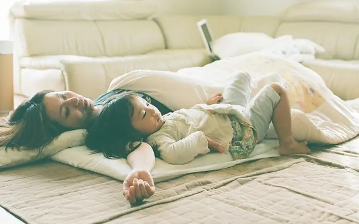 Em bé ngủ bình yên, hạnh phúc