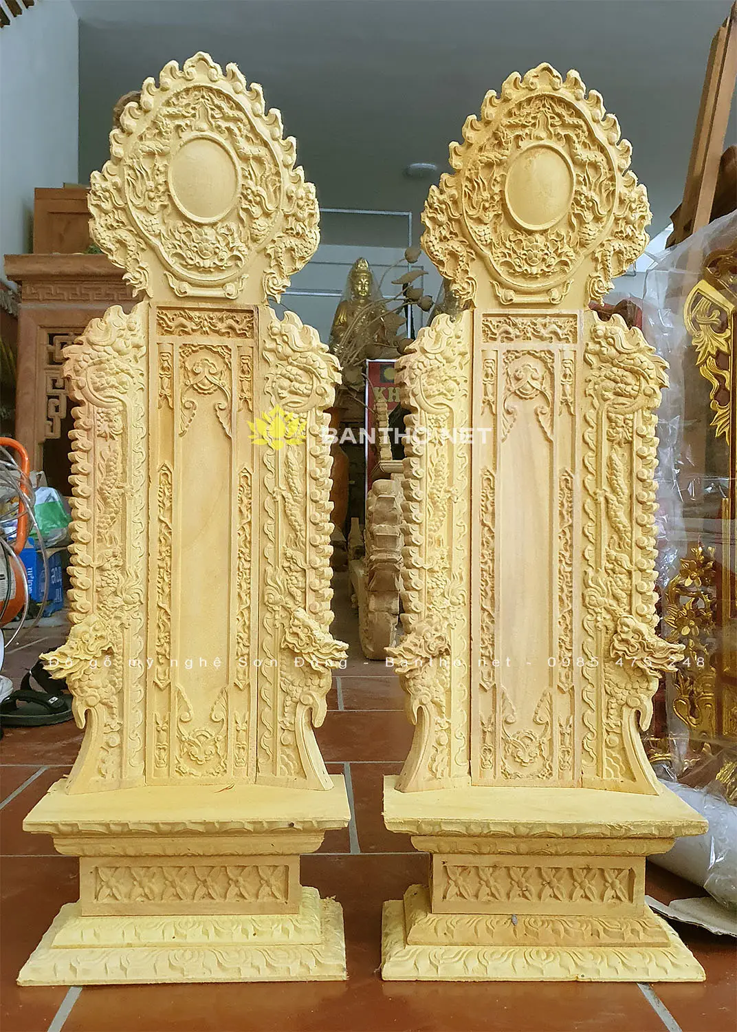 Bố Cục Chuẩn Mực: Cách Đặt Bài Vị Trên Bàn Thờ Đảm Bảo An Lạc 3 Bài vị thờ gia tiên gỗ chạm khắc tinh xảo