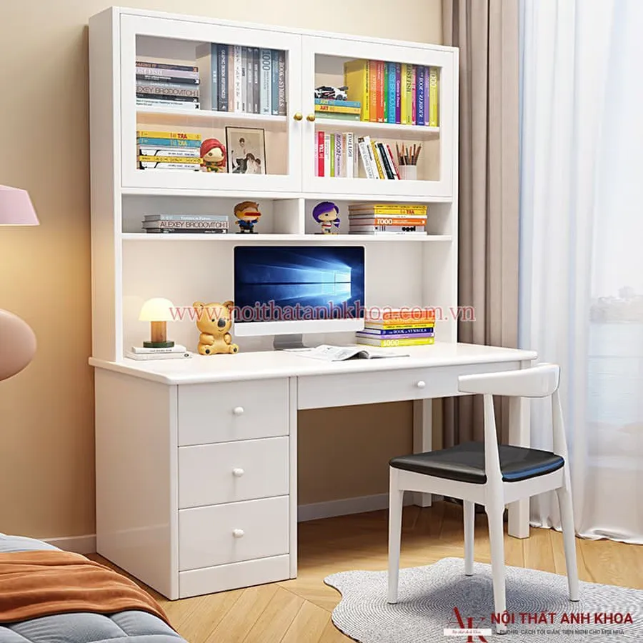 Bàn học trẻ em gọn gàng, ngăn nắp, ánh sáng tự nhiên
