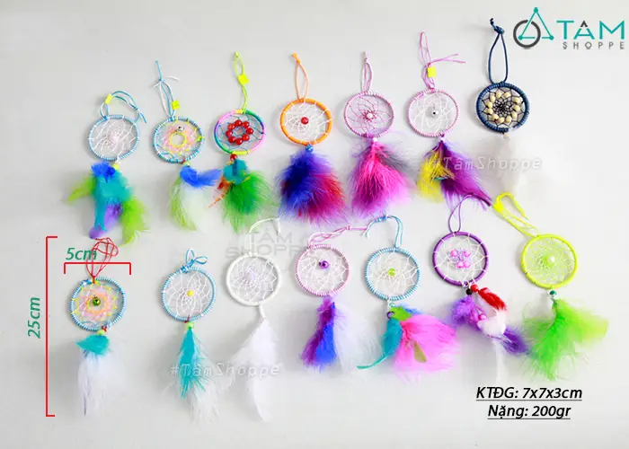 Nằm Mơ Thấy Nói Chuyện Với Người Quen: Giải Mã Điềm Báo & Hóa Giải 6 Bàn tay cầm sổ, dream catcher: Giải mã bình an.