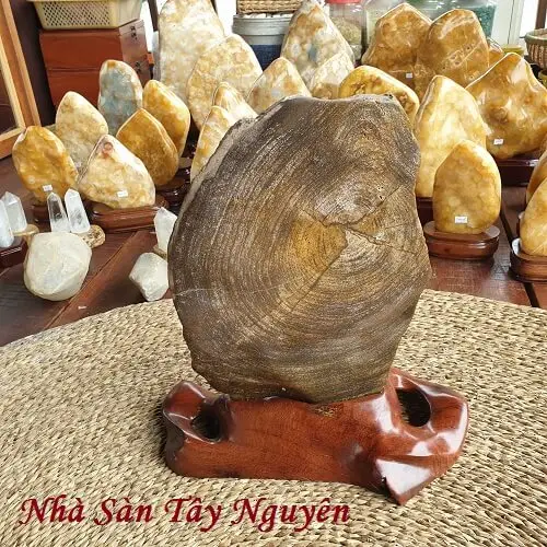 Nằm mơ thấy mình giết người: Giải Mã Sâu Sắc & Lời Khuyên An Tâm 7 Bàn tay giữ đá phong thủy, an tâm hóa giải.