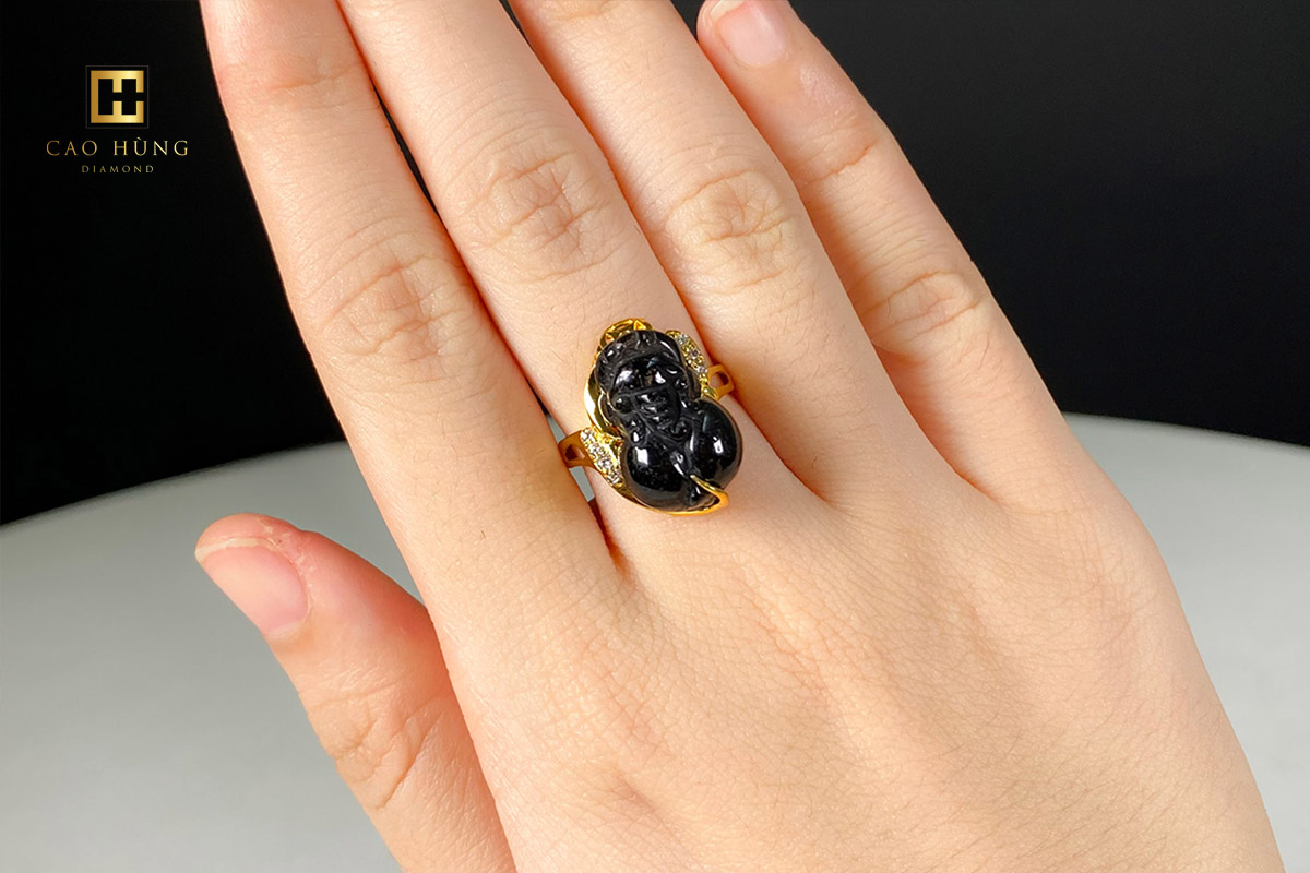 Tỳ Hưu và Trí Tuệ: Mở Khóa Năng Lượng Minh Triết Cho Con Đường Công Danh Vững Chắc 7 Bàn tay làm thiện, Tỳ Hưu linh vật hỗ trợ.