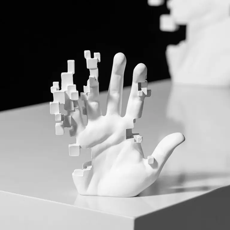 Bàn tay thêm ngón: Biểu tượng phát triển sáng tạo.