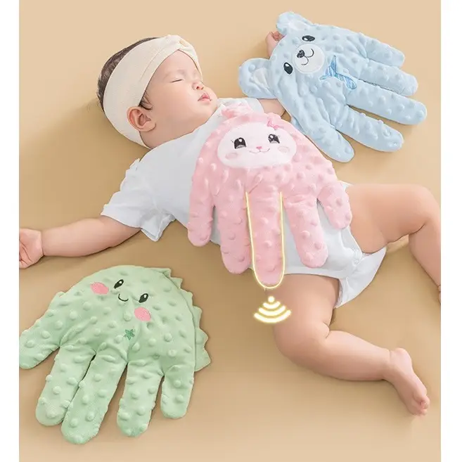 Giải Mã Giấc Mơ Thấy Ma Trẻ Con: Điềm Báo Nào Đang Chờ Đợi? 6 Bàn tay ấm áp vỗ về trẻ thơ.