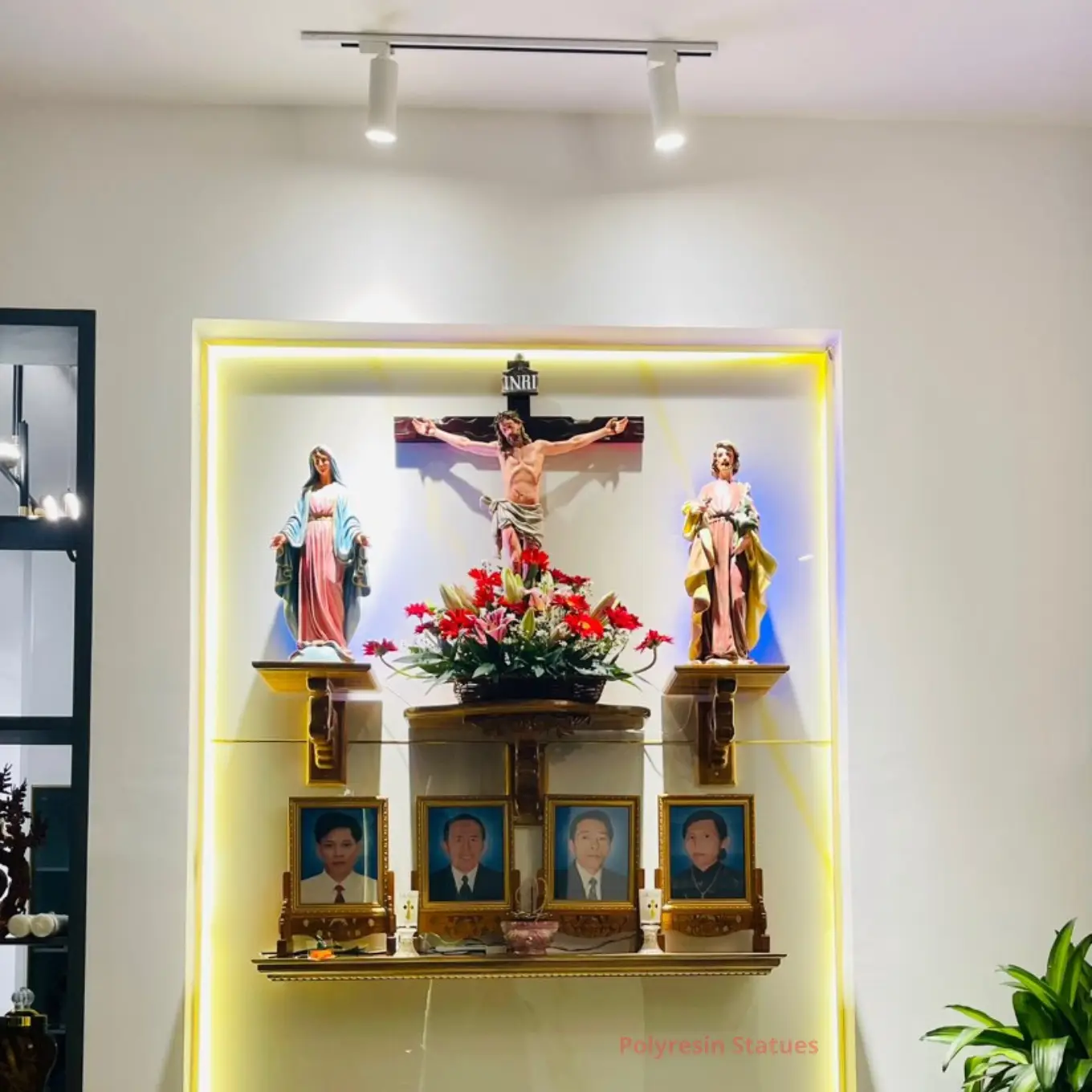 Chùa, Bàn Thờ Gia Tiên: Không Gian Thanh Tịnh