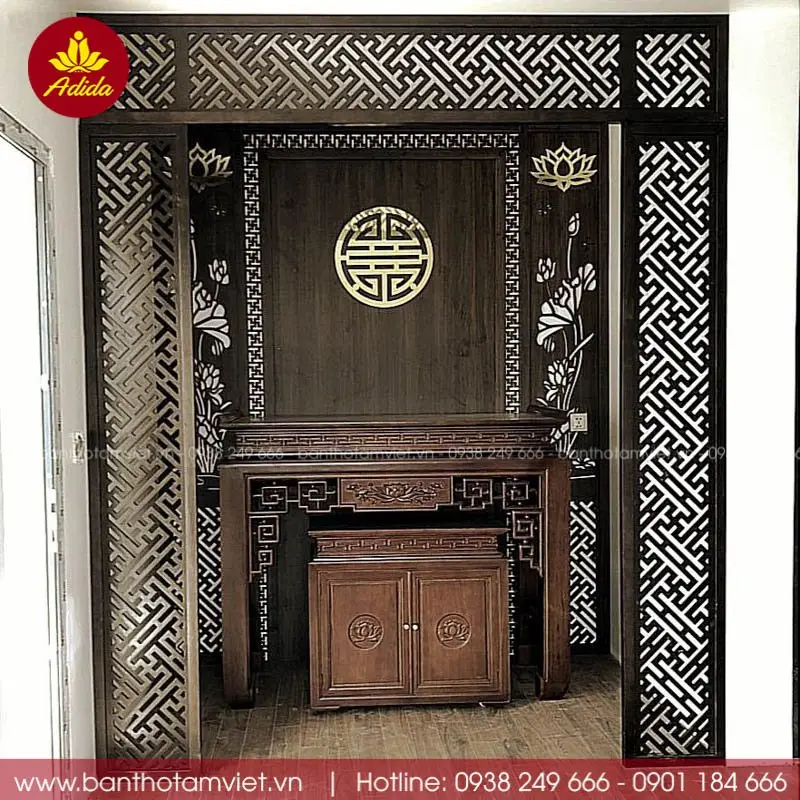 Hương Cây Trầm Hương: Tối Ưu Tinh Hoa Cho Bàn Thờ Gia Tiên Chuẩn Mực 5 Bàn thờ trang nghiêm, khói trầm hương bay bổng.