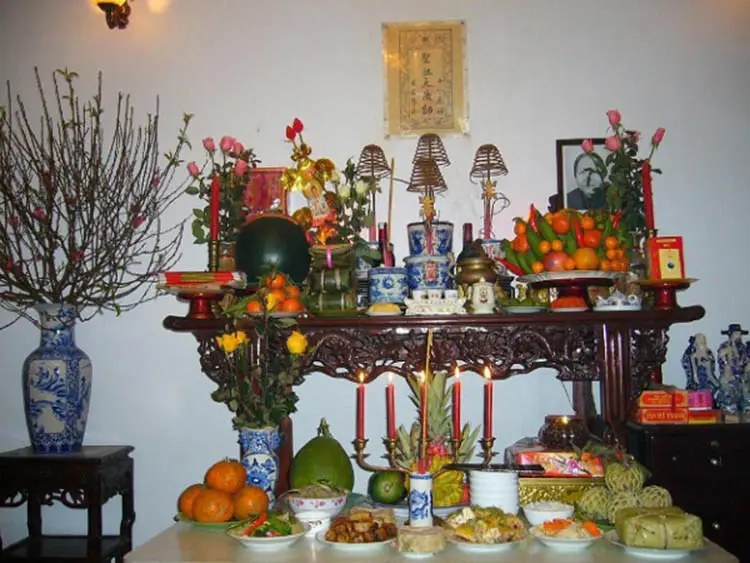 Vật phẩm thờ cúng truyền thống Việt Nam.
