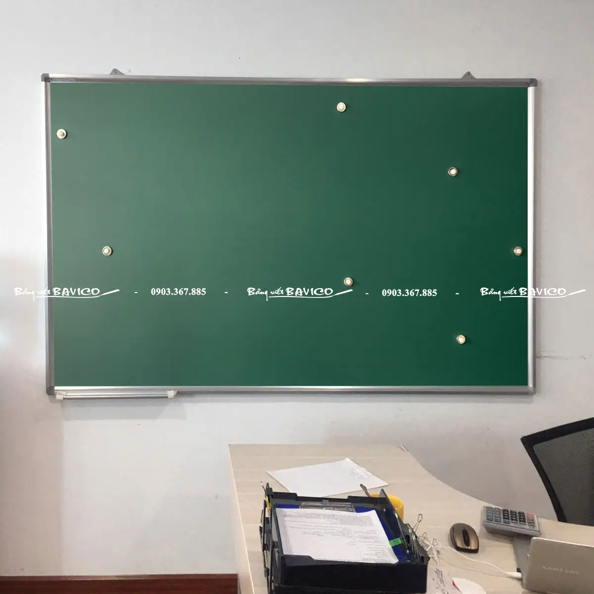 Bảng đen cũ, phấn: Giải mã bài học, thông điệp.