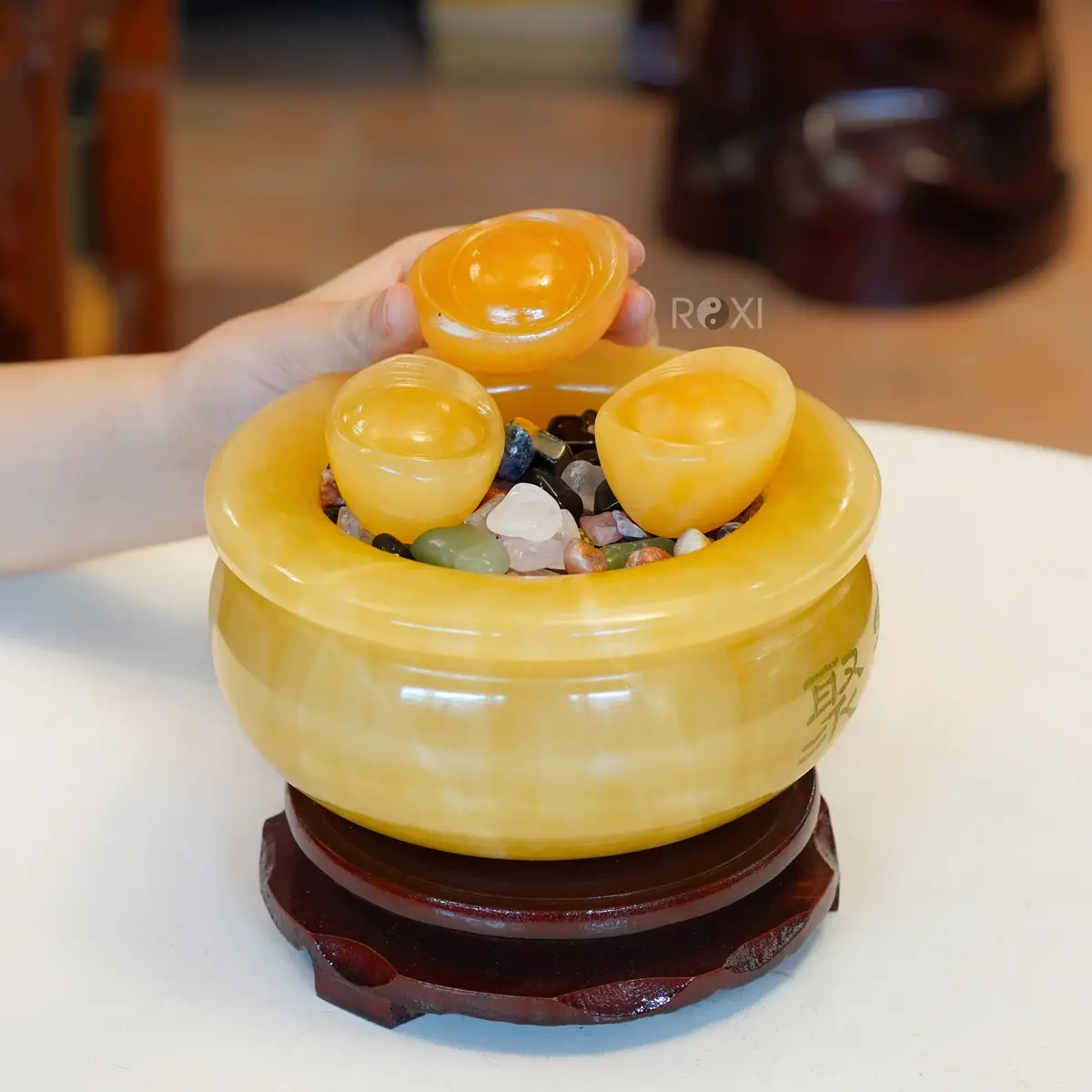 Bát tụ bảo thạch anh vàng đế gỗ.