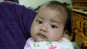 Bé sơ sinh thần bí nói chuyện đầy ngạc nhiên.