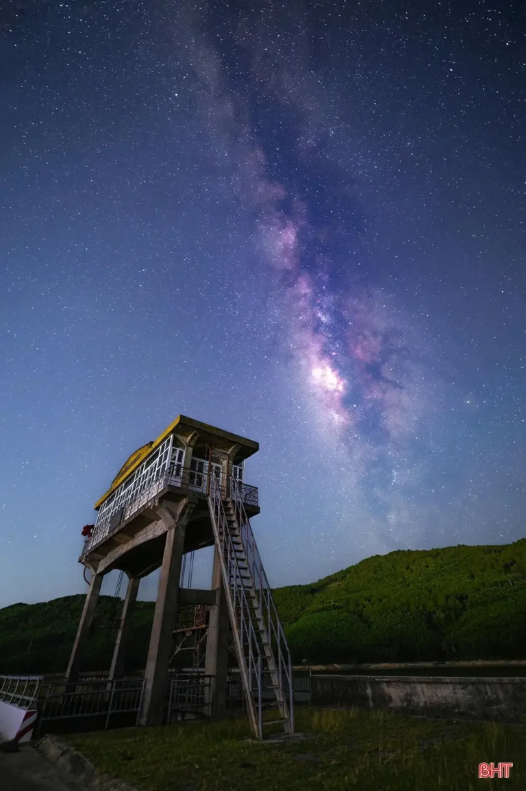 Thiên Hà Thủy: Ngân Hà rực rỡ đêm sao.