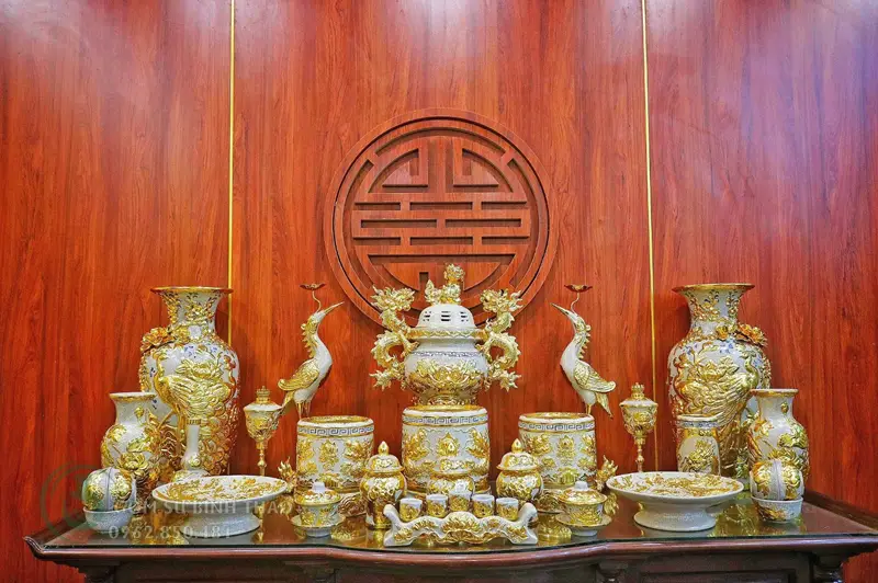 Những Kiêng Kỵ Trên Bàn Thờ Gia Tiên: Hướng Dẫn Đặt Lễ Chuẩn Mực 5 Vật phẩm thờ cúng phổ biến và cách sắp xếp.