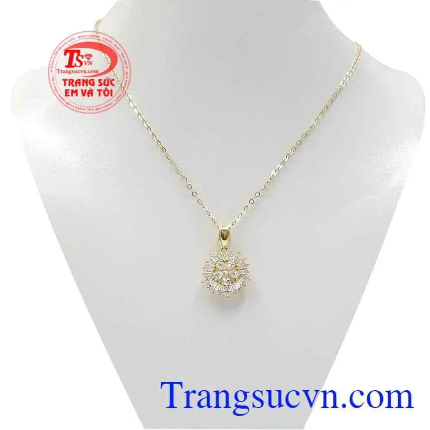 Nằm Mơ Đi Mua Vàng: Giải Mã Điềm Báo Tài Lộc Hay Lời Cảnh Báo Sâu Sắc? 5 Trang sức vàng bạc đá quý lấp lánh sang trọng.