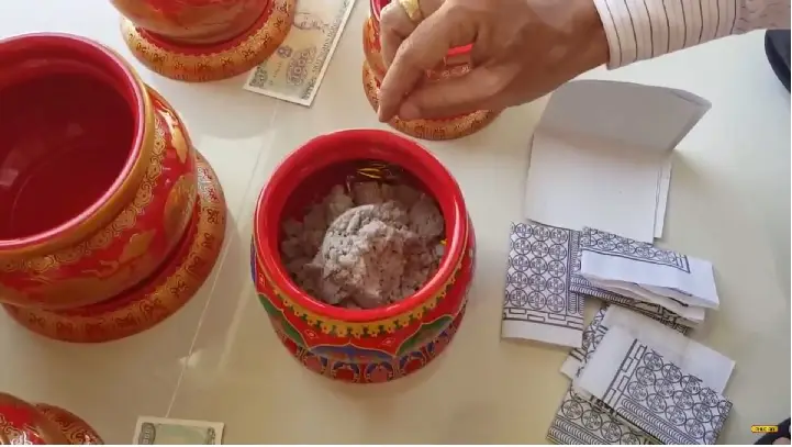 Bát Hương Gia Tiên: Quy Tắc Sắp Đặt Chuẩn Mực Và Tâm Linh 5 Vật phẩm chuẩn bị bốc bát hương