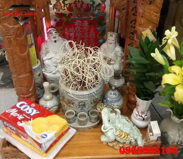 Tầm Quan Trọng Của Tượng Thần Tài Bằng Sứ: Hướng Dẫn Nghi Thức Chuẩn 7 Cóc Thiềm Thừ: Đặt đúng hướng tài lộc.