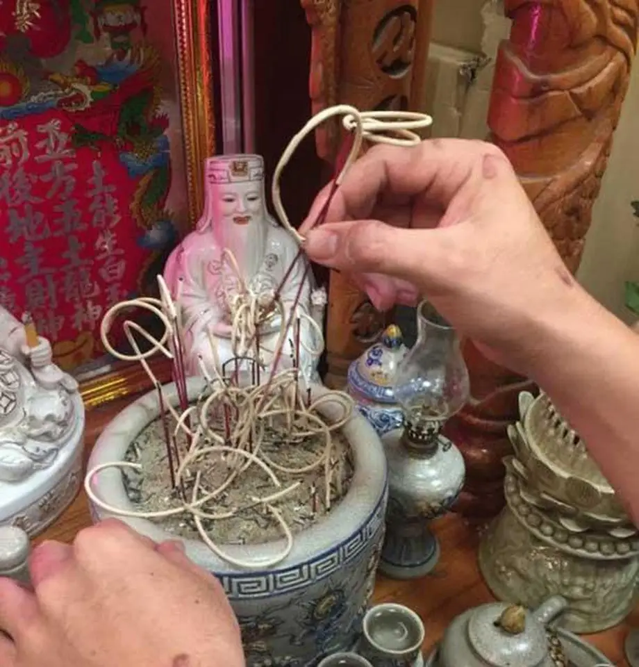 Hướng Dẫn Chi Tiết Nghi Lễ Hạ Chân Hương Chuẩn Mực Tâm Linh 4 Vật phẩm nghi lễ hạ chân hương