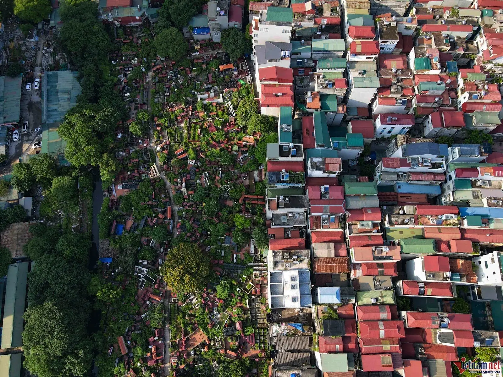 Kiêng Kỵ Nhà Gần Nghĩa Trang: Giải Pháp Hóa Giải Chuẩn Mực 3 Năng lượng âm khí nghĩa trang bao trùm khu dân cư