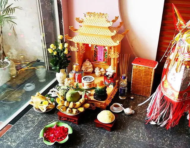 Nghi Lễ Văn Khấn Thần Tài: Hướng Dẫn Chuẩn Mực Để Gia Đạo An Khang 7 Vệ sinh bàn thờ Thần Tài đúng cách