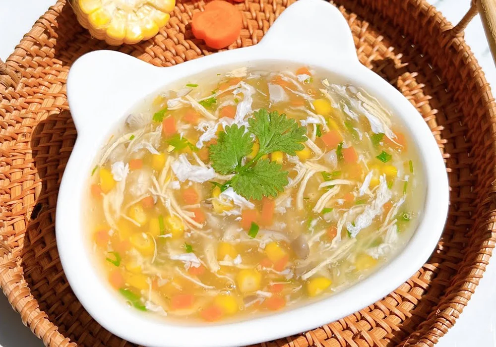 Súp gà gừng ấm áp, dinh dưỡng chữa lành.