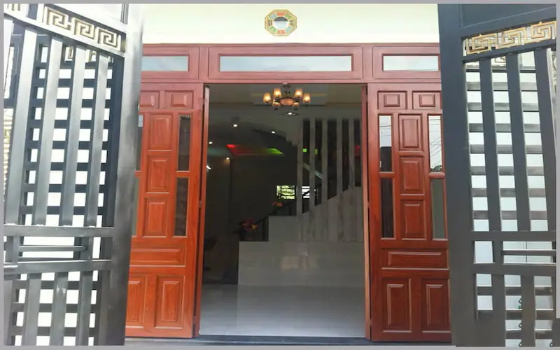 Vị trí treo Gương Bát Quái cửa chính