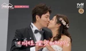 Cặp đôi thảo luận Tam Tai cho hôn lễ.