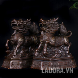 Cặp Tỳ Hưu phong thủy dũng mãnh, nội thất sang trọng.