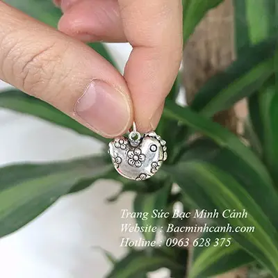 Vòng Bạc 925 Tuổi Dậu: Hướng Dẫn Phong Thủy Chọn Và Đeo May Mắn 3 Vòng bạc 925 charm gà trống tinh xảo.