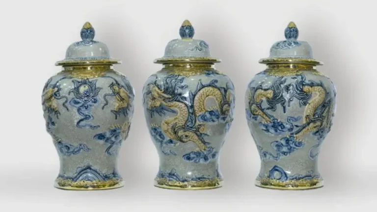 Chóe thờ hình hồ lô sứ và đồng