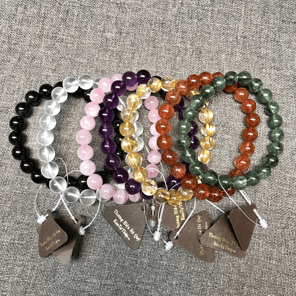 Vòng phong thủy đa dạng hạt, cận cảnh.