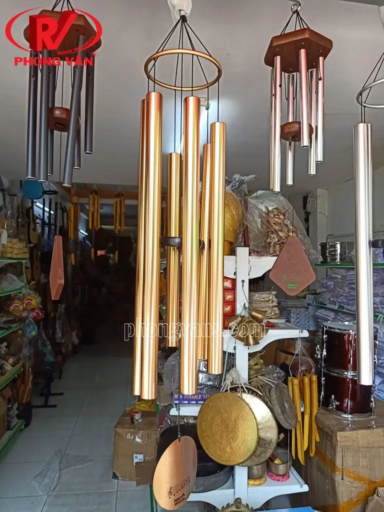 Giải Pháp Hóa Giải Cửa Chính Bằng Chuông Gió Chuẩn Phong Thủy 6 Chuông gió đẹp: Đa dạng chất liệu và số ống.