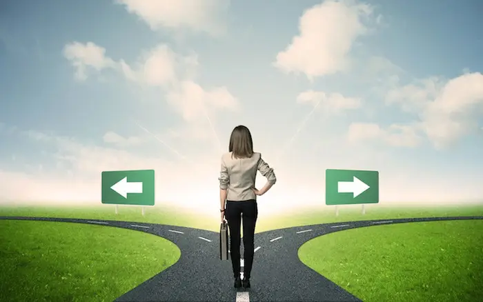 Nằm Mơ Thấy Đi Đám Ma: Giải Mã Ý Nghĩa Tâm Linh, Tìm An Lạc 6 Con đường hai ngả: Lựa chọn thay đổi.