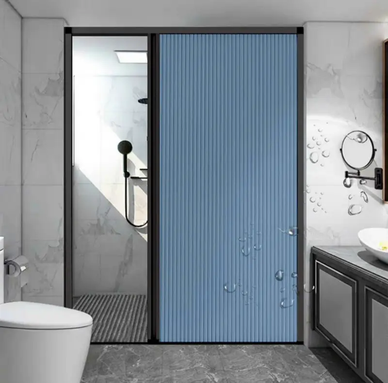 Hóa Giải Nhà Vệ Sinh Bằng Rèm Che: Cẩm Nang Phong Thủy Toàn Diện 6 Rèm nhà vệ sinh chạm sàn dày dặn phong thủy.