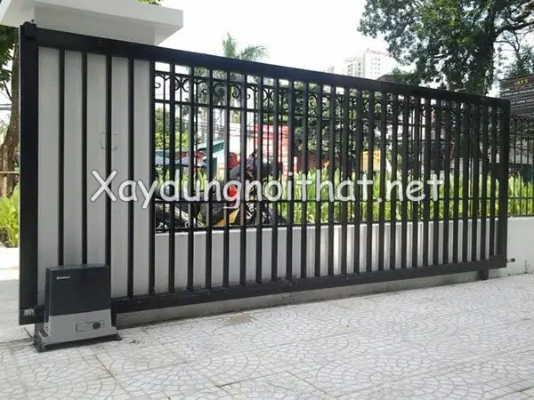 Cánh cổng nhà tù mở: Ánh sáng, đường tự do.