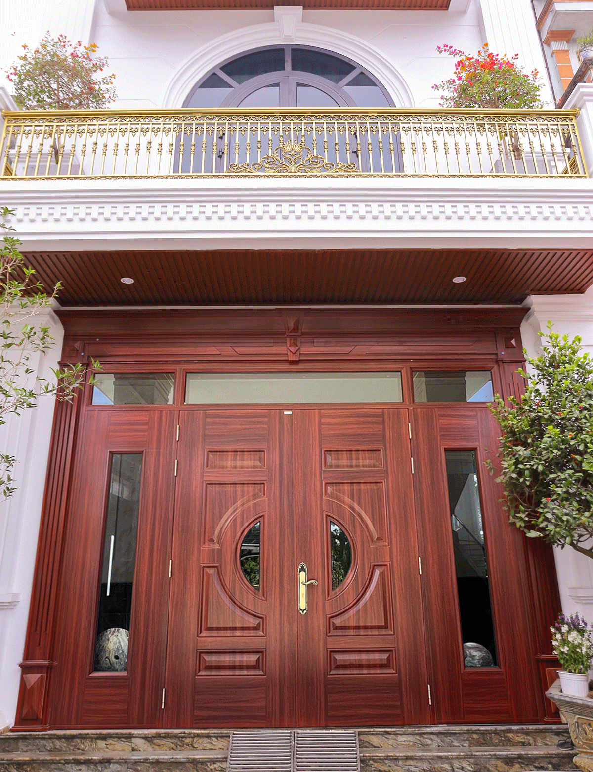 Cánh cửa chính sang trọng, phong thủy thịnh vượng