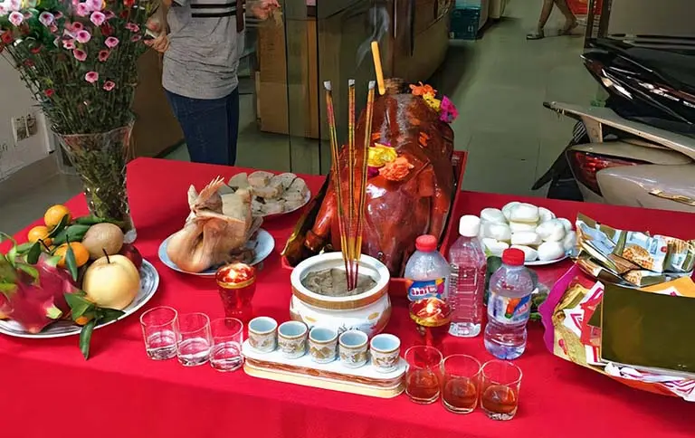 Văn Khấn Cúng Tổ Nghề: Hướng Dẫn Nghi Lễ Chuẩn Mực Và Lòng Thành 6 Mâm lễ cúng Tổ nghề tươm tất, đa dạng.