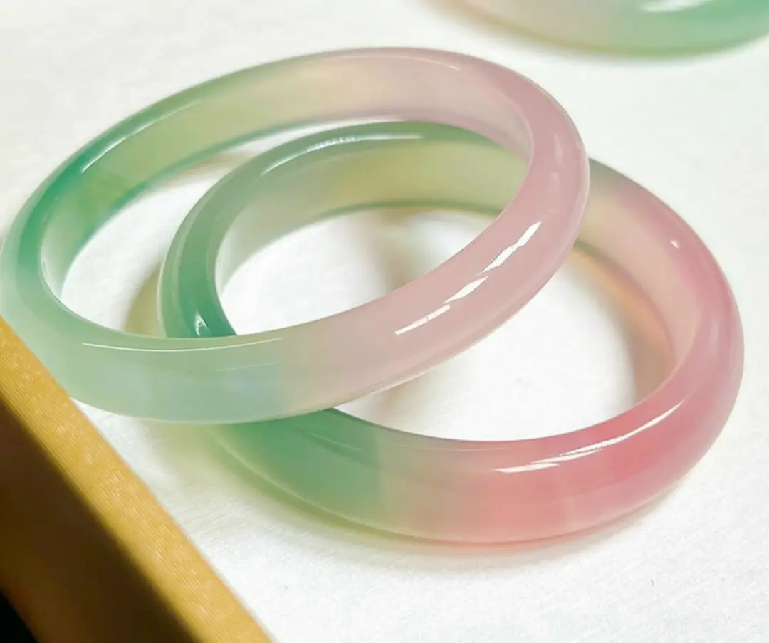 Bí quyết chọn vòng mã não tuổi Tuất hợp mệnh, chiêu tài đón lộc 6 Vòng mã não đa dạng sắc màu hài hòa.