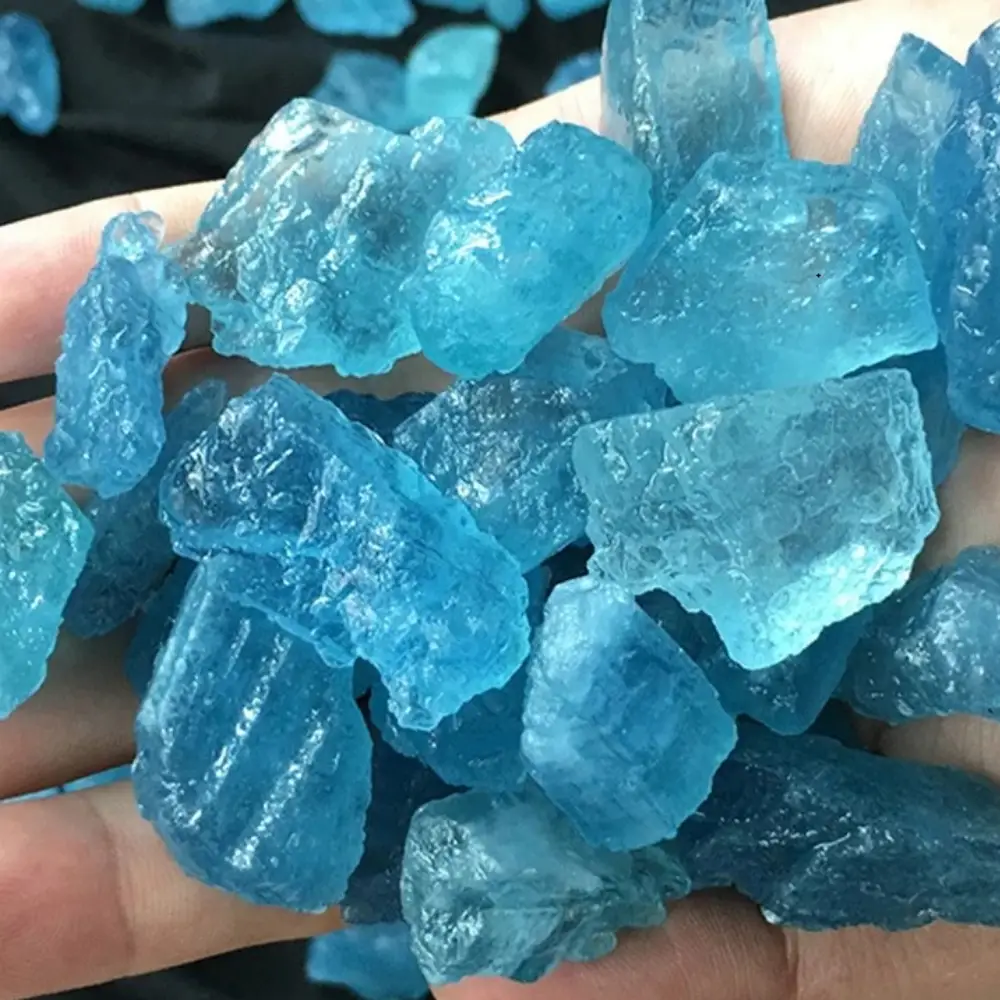 Hình ảnh một số loại đá phong thủy phổ biến cho tuổi Quý Mùi: Aquamarine, Thạch Anh Tóc Xanh, Obsidi