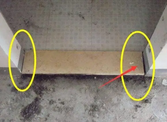 Hóa Giải Cửa Chính Bằng Đá Trấn: Cẩm Nang Chuyên Sâu Từ Chuyên Gia 5 Đá trấn phong thủy đặt tại ngưỡng cửa.